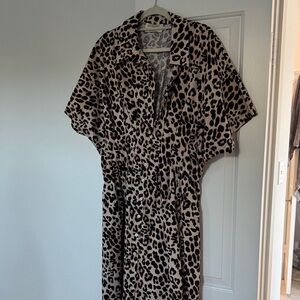 Exquise Midi Leopard Print Button-Up Dress